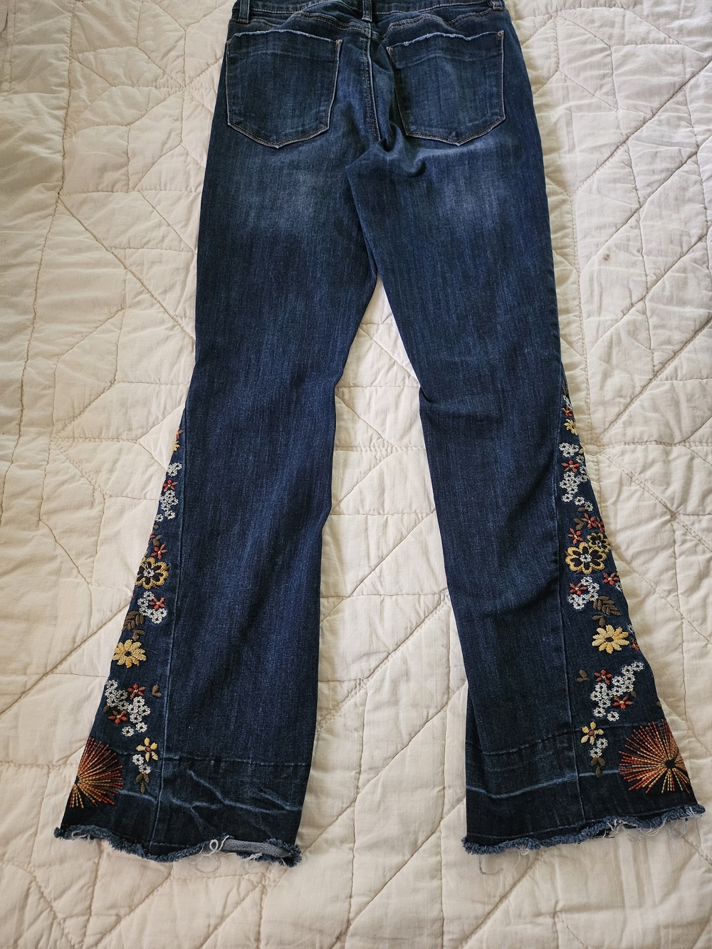 Ashley Mason Mid-Rise  Floral Embroidered Bootcut Jeans- Size 7 - Picture 3 of 10